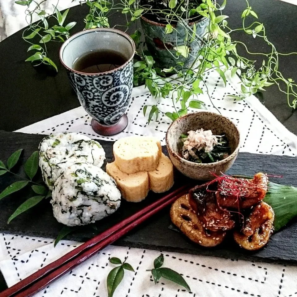 蓮根と鯖を甘辛のタレで絡めました🎶|瑞さん