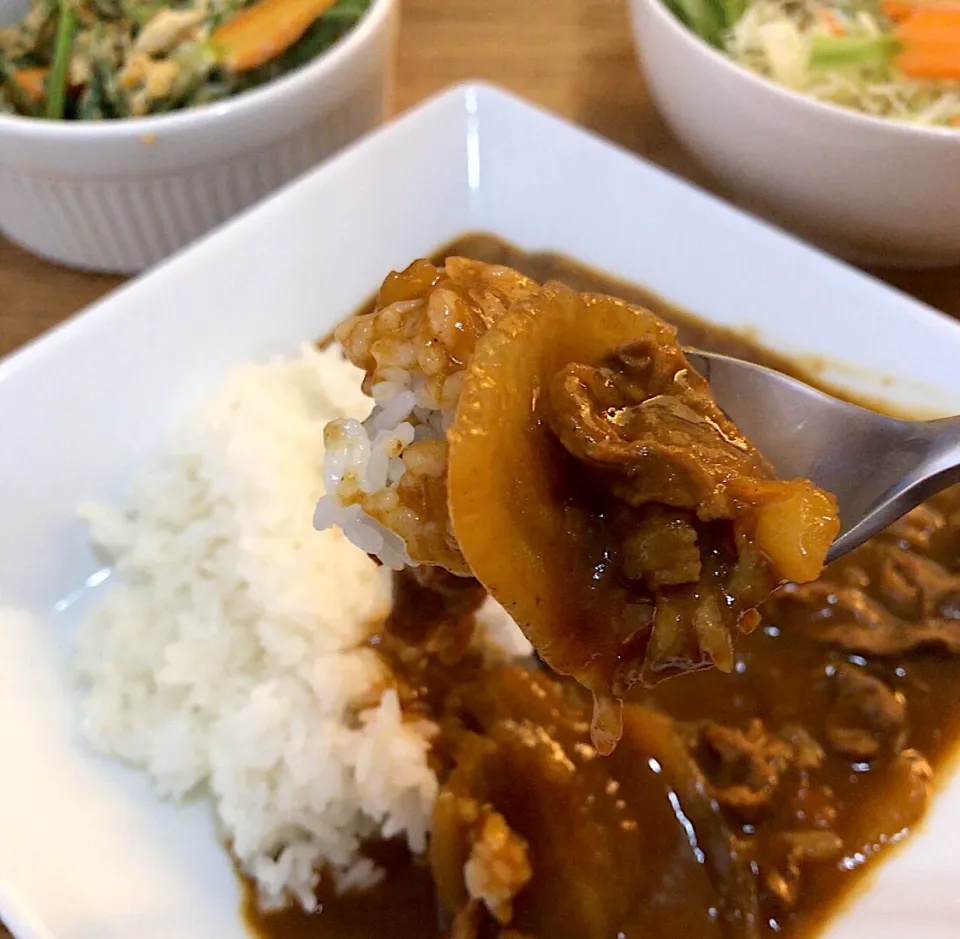 お昼ごはん「金曜日のカレー」|ばくあんしゃさん