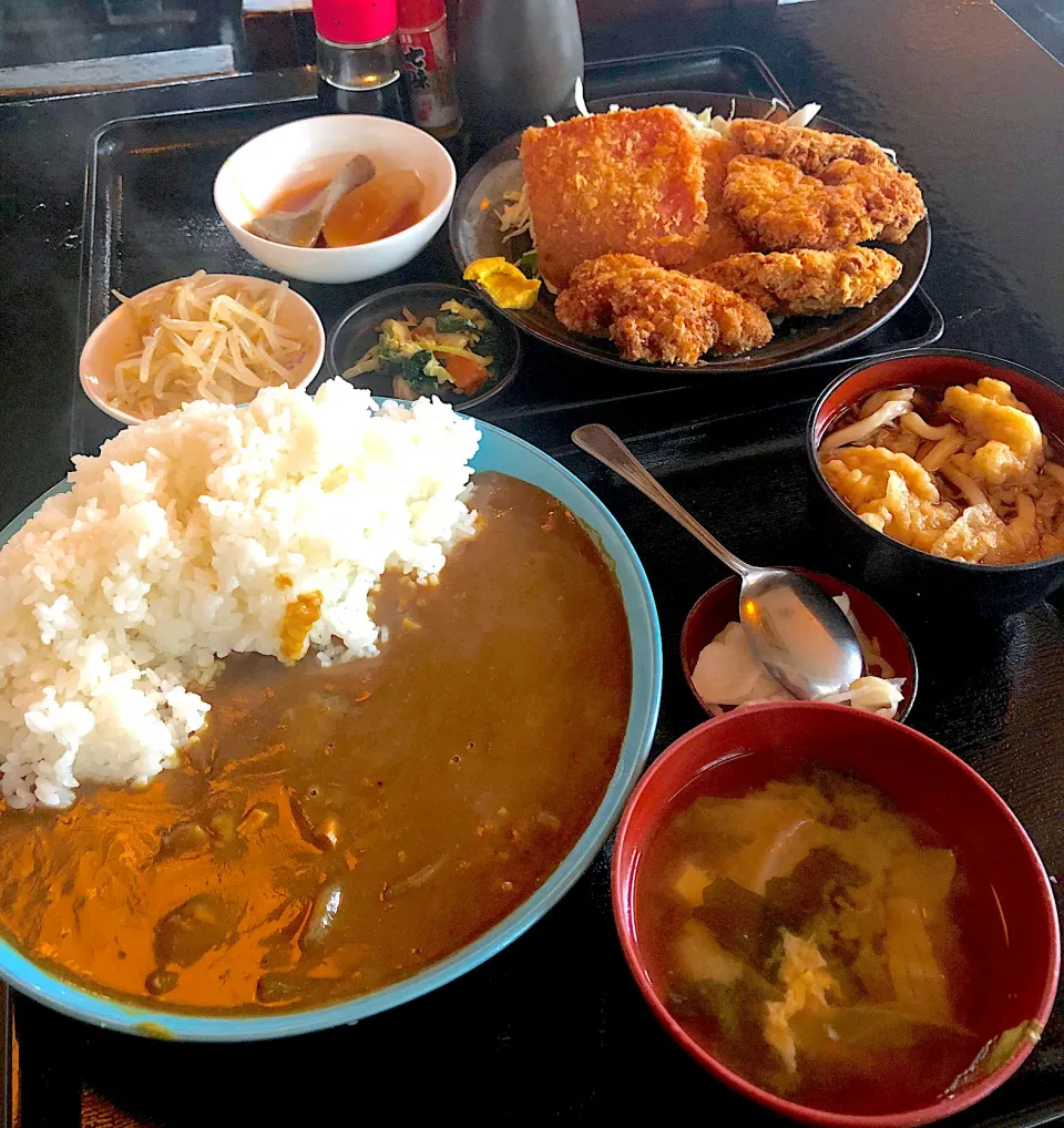 入間 古都でがっつりとランチ！週替わり定食「メンチカツ&ハムカツとカレーライスのセット 1,100円」|マツさん