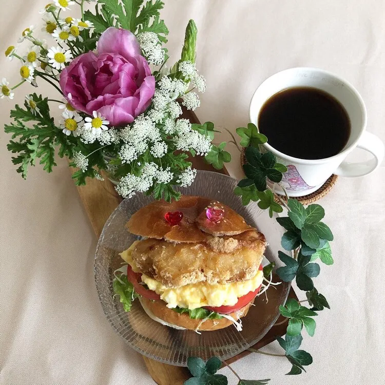 Snapdishの料理写真:11/22❤︎若鶏の竜田揚げ&たまごサラダバーガー🍔❤︎|Makinsさん