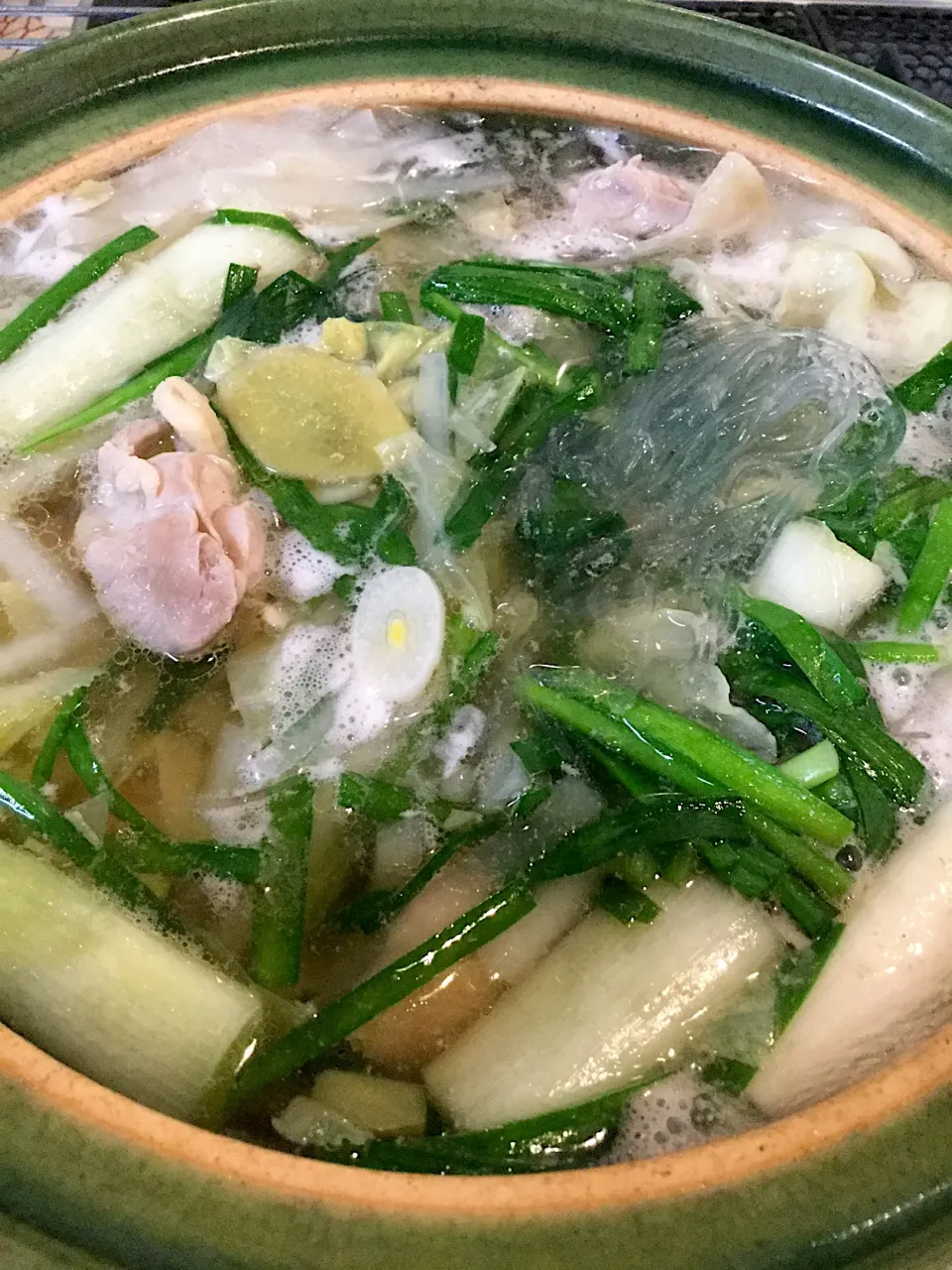 Snapdishの料理写真:鶏肉と春雨の塩煮込み鍋🍲|machiさん