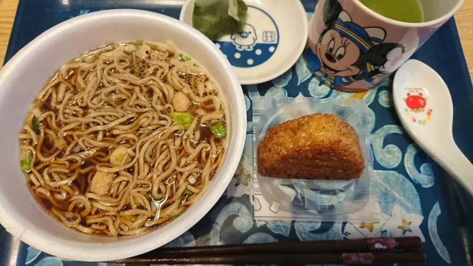 家にあるものでお昼ごはん🍜|しまだ ちえこさん