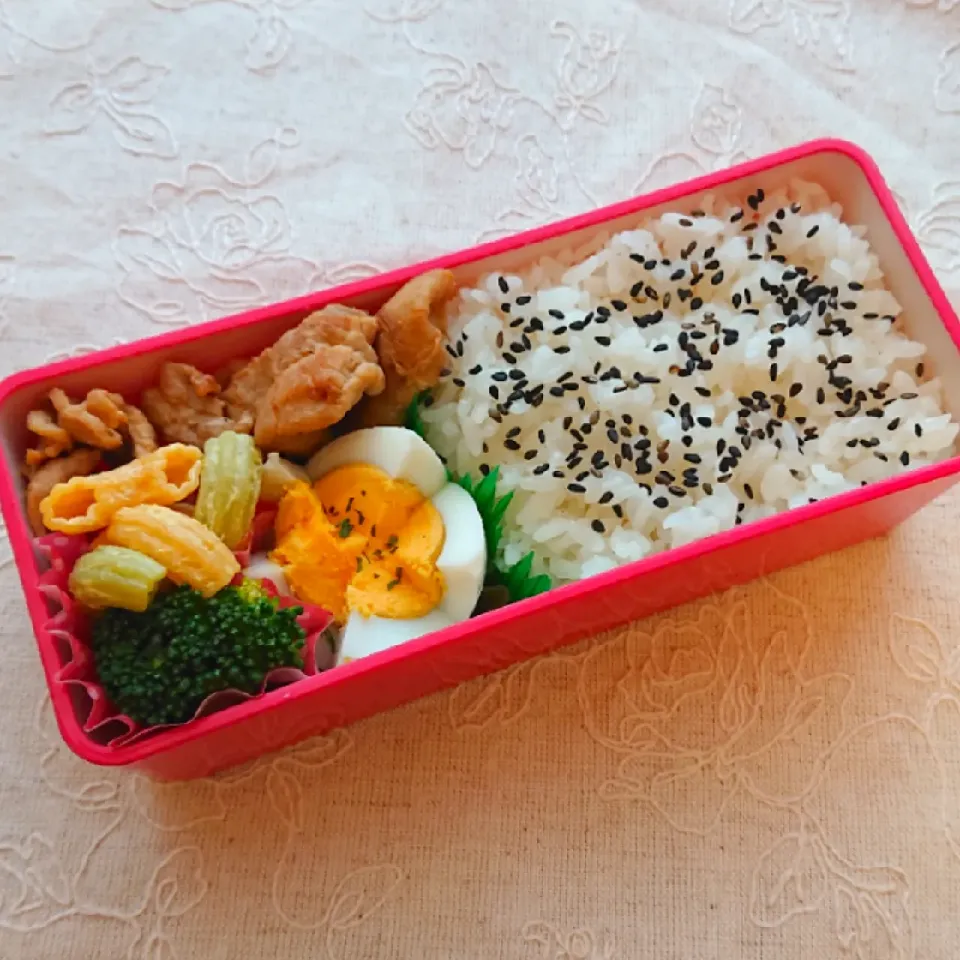 息子のお弁当を詰めた後の残り物で自分弁当🍱|まいまいさん