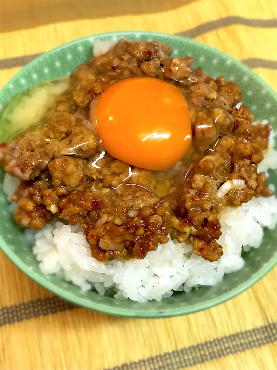 Snapdishの料理写真:担々麺風味の肉味噌丼♬|しづか御膳さん