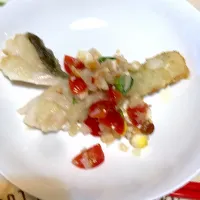 鱈のソテーにトマト🍅などのドレッシング掛けた|sayuさん