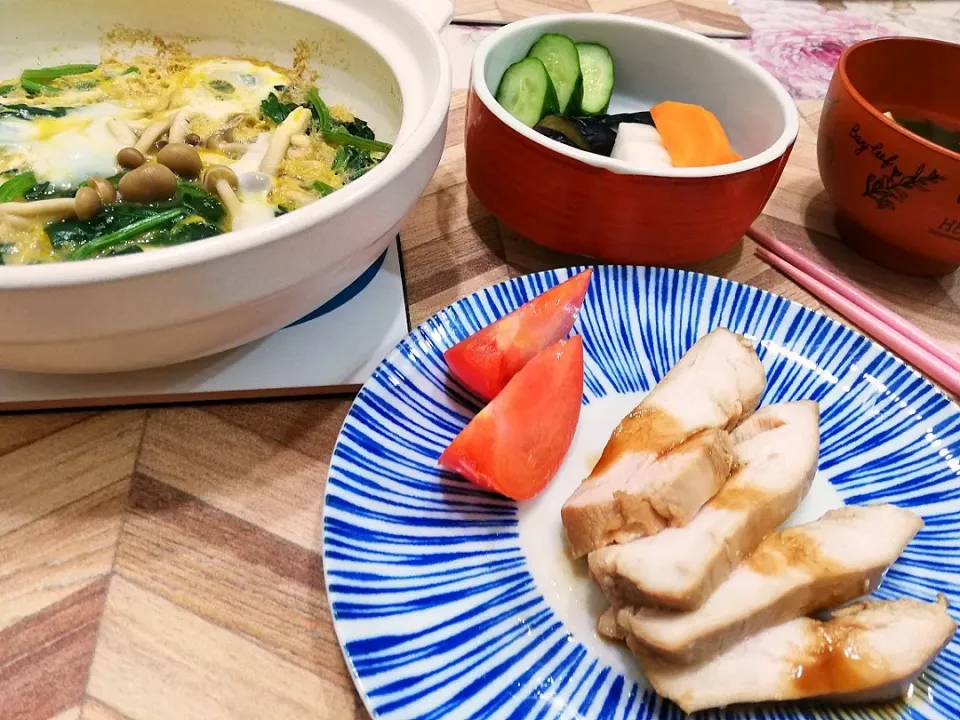 '19 11/22
鶏チャーシューとホウレン草としめじの卵とじ😋|たえさん