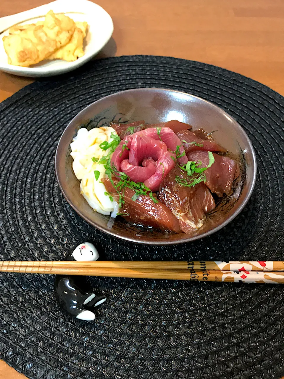 マグロとイカの漬け丼|アパッチさん