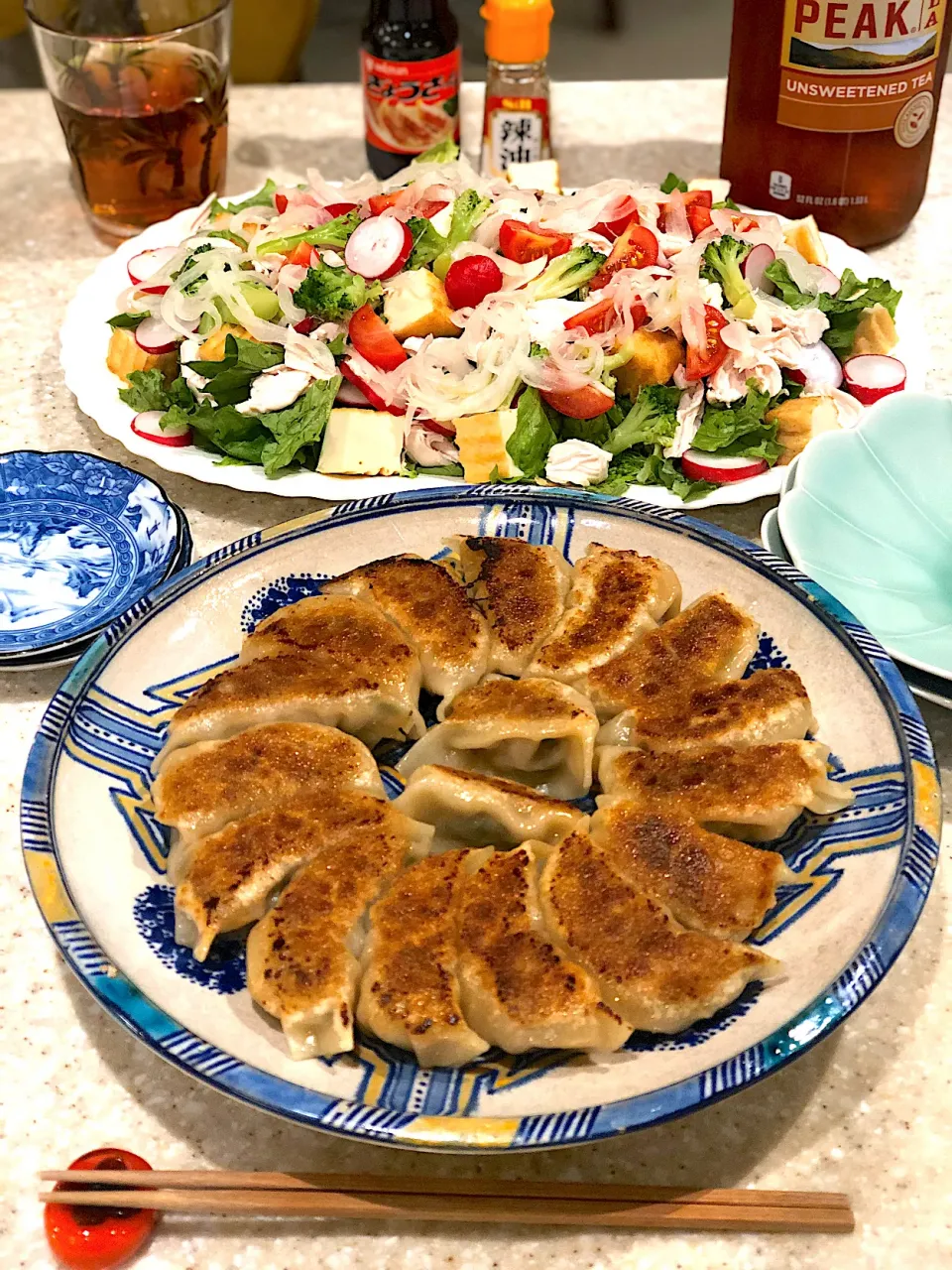 焼き餃子🥟！筋肉モリモリサラダ🥗！|Mayumiさん