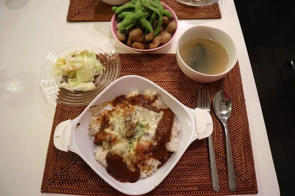 今日の夕食 焼きカレー、キャベツサラダ、わかめスープ、茹で落花生と枝豆|pinknari🐰🌈さん