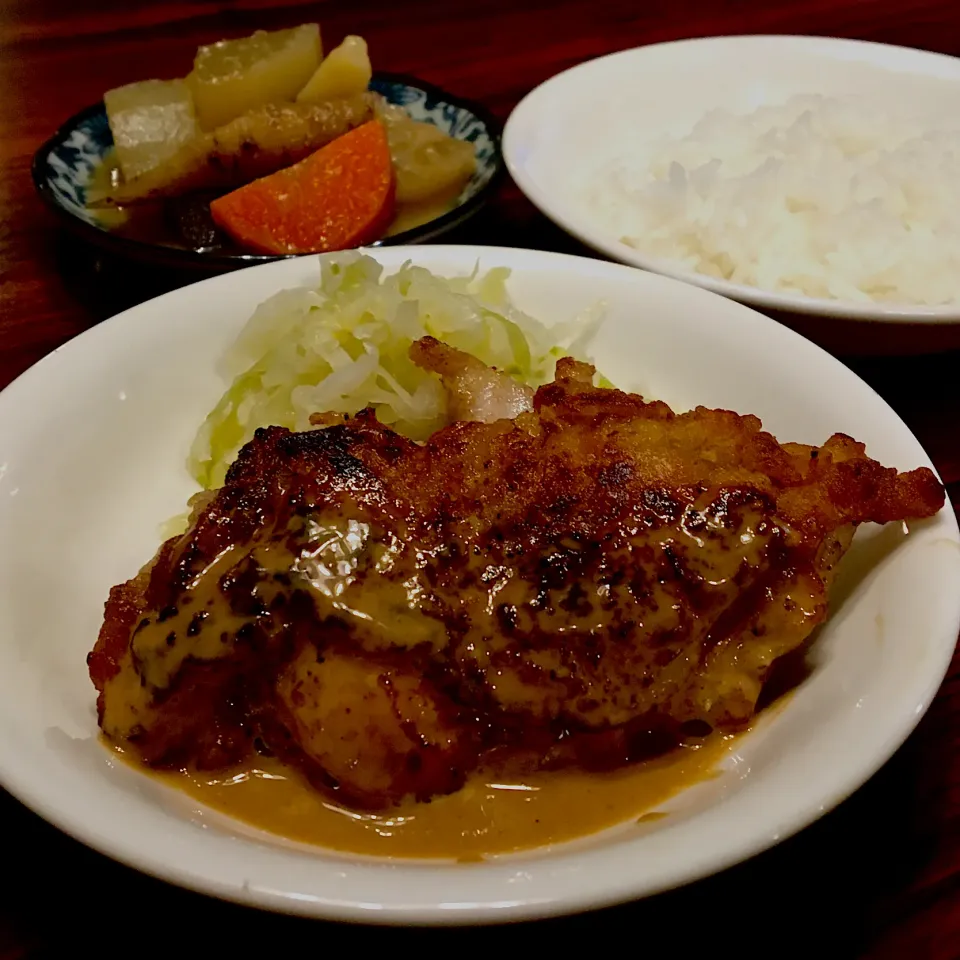 晩ごはん⭐️⭐️⭐️                                            チキンソース、ザワークラウト、根菜味噌煮|ぽんたさん