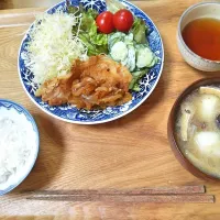 Snapdishの料理写真:豚肉のしょうが焼き
サラダ
けんちん汁
ご飯
作りました✨|えりこさん