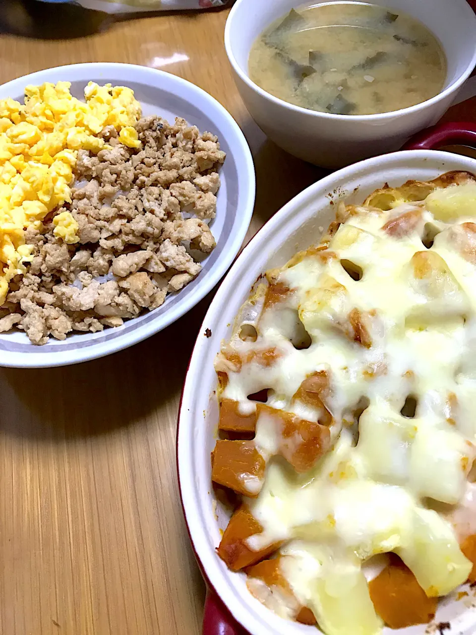 Snapdishの料理写真:2色丼&じゃがいもとカボチャのグラタン|sinさん