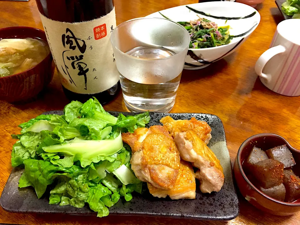 Snapdishの料理写真:鶏肉のソテーで一杯|さんだーさん