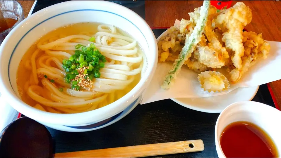 11/23のランチ
お気に入りのうどん屋さんで～
舞茸天ぷらうどん|卯月さん