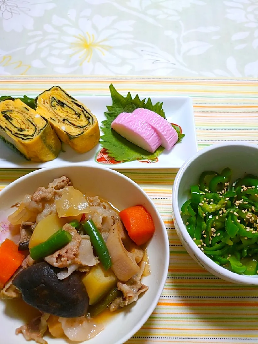 Snapdishの料理写真:海苔入り卵焼き
肉と野菜の煮物
豚肉があまーい(笑)
ピーマンゴマ炒め|🍒ふみりん🍒さん