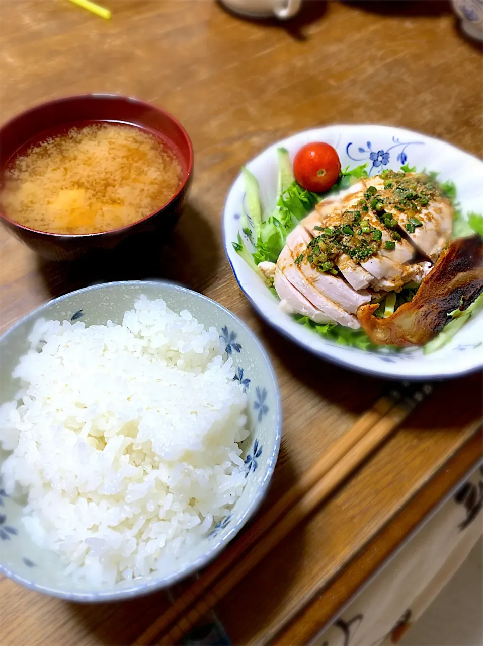 よだれどり風蒸し鶏・ご飯・味噌汁|ちびろ菌さん