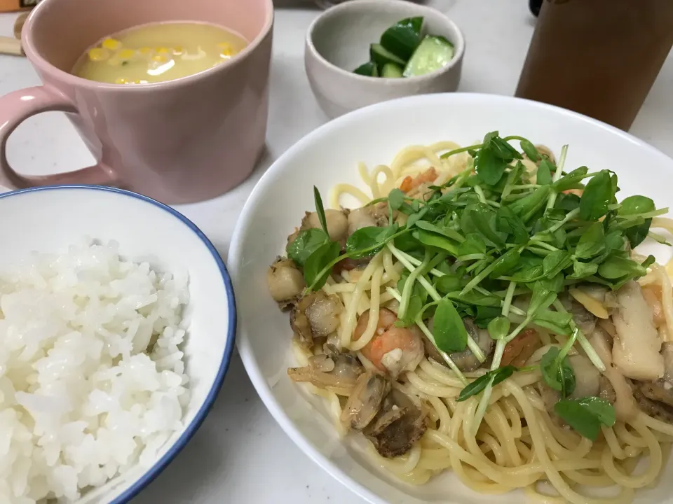 #夕飯#シーフードパスタ#コーンスープ#きゅうり酢の物|やすあけさん