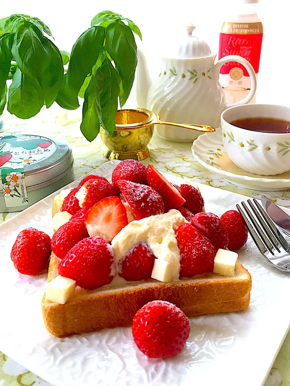 自家栽培朝摘み🍓とアイスのトースト|サミカさん