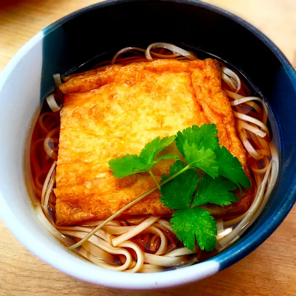 お揚げがジューシー✨手作りきつねうどん🥢|たんたんさん