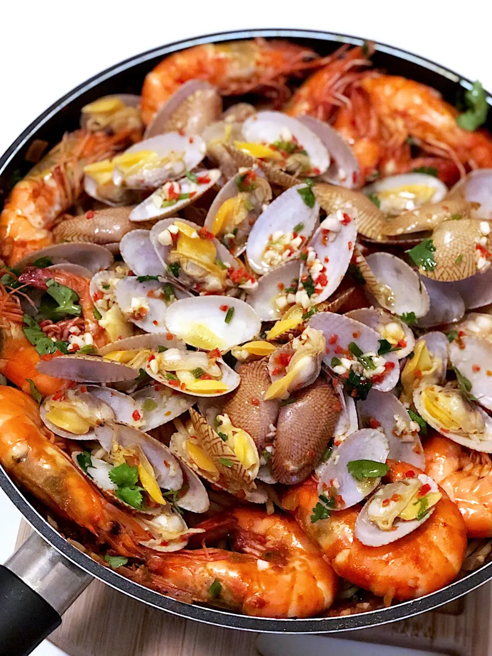 Seafood marinara with clams and prawns|12Dragonさん