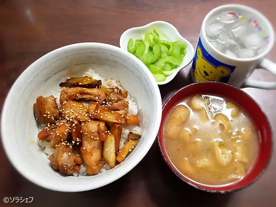 Snapdishの料理写真:昨日の晩ご飯だよ(*^^*)
★焼き鳥丼
★やみつきセロリ
★なめこの味噌汁（なめこ沈んでる笑）|ソラシェフさん