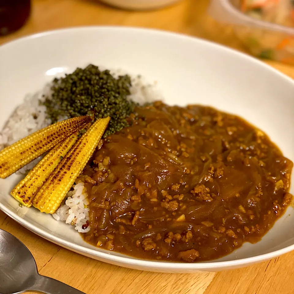 甘々カレーにヤングコーンと秋田は大館名物のとんぶりトッピング。|けんたろうさん