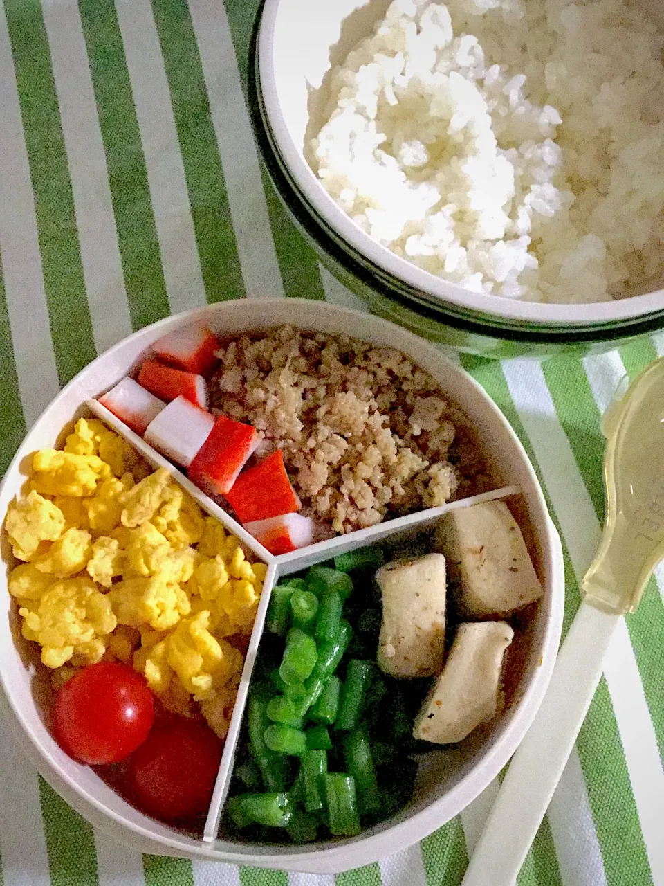 Snapdishの料理写真:長女の中学弁当！三食丼|yukoさん