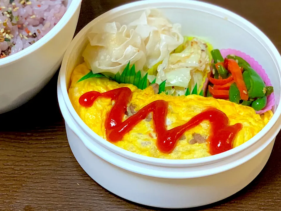 Snapdishの料理写真:🌸 挽き肉のオムレツ弁当 🌸|たんちゃんさん