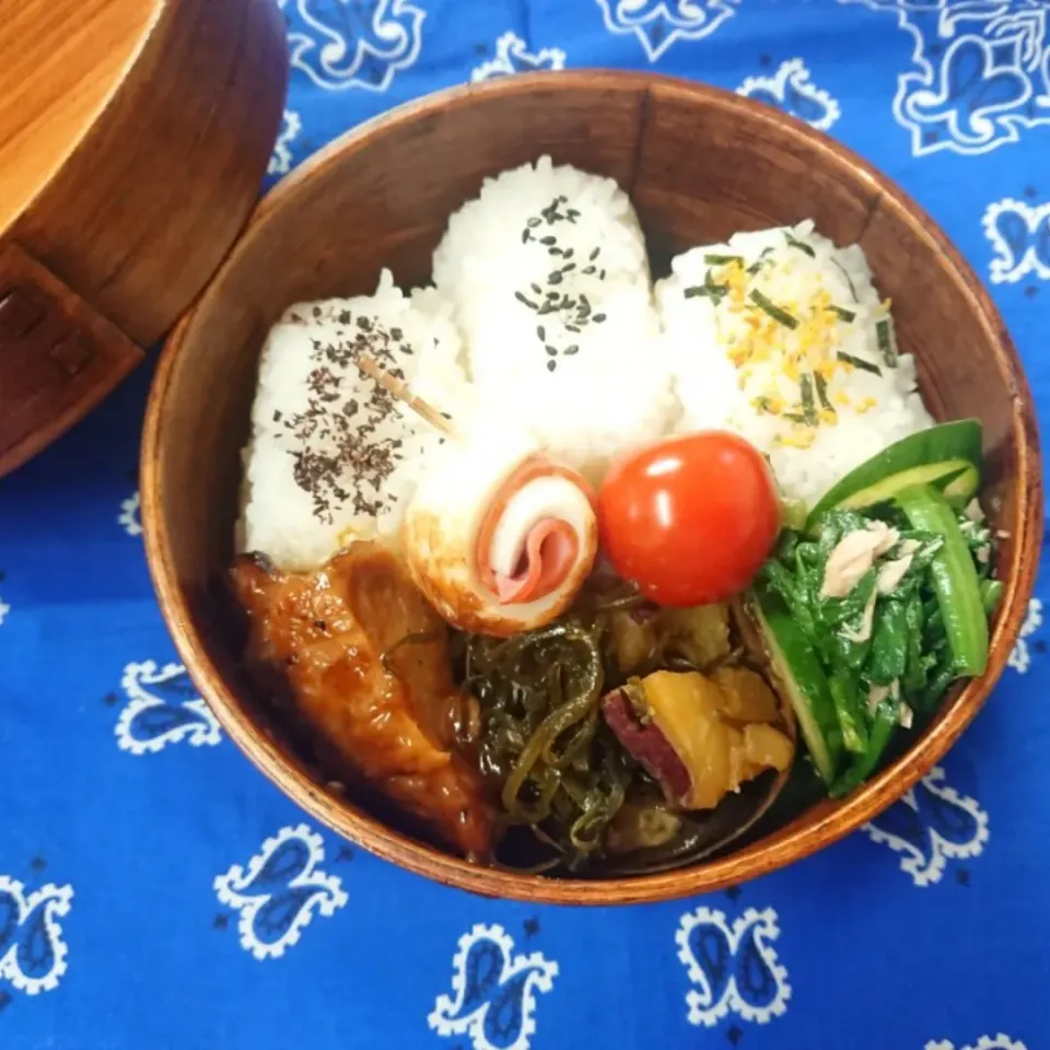 切り昆布煮物の弁当

🐔鶏肉照り焼き
🍠切り昆布とさつま芋の煮物
🥬ほうれん草ツナ和え
🥓竹輪ベーコン巻
🍅プチトマト|クロ母さんさん