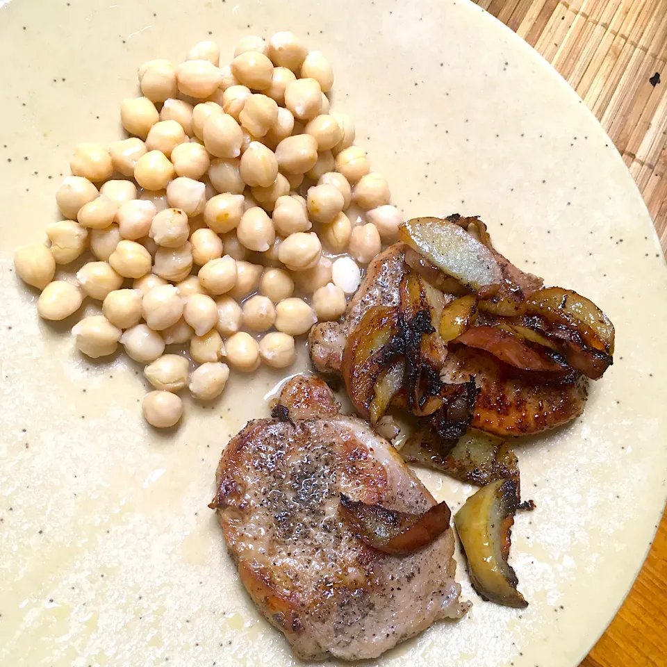 Snapdishの料理写真:Fried Pork Loin with Steamed Apples and Seasoning, served with Chickpeas|Michaels Culinary Adventuresさん