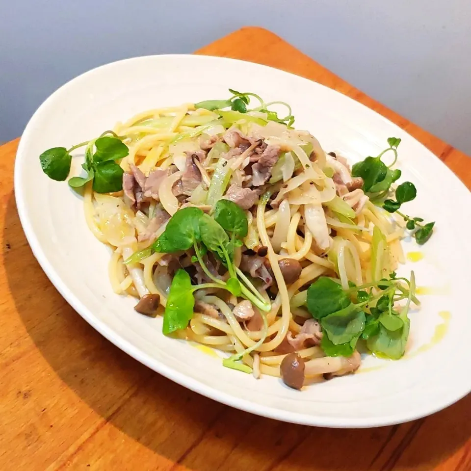 セロリと牛肉、茸のスパゲットーニ|mi_neneco♪さん