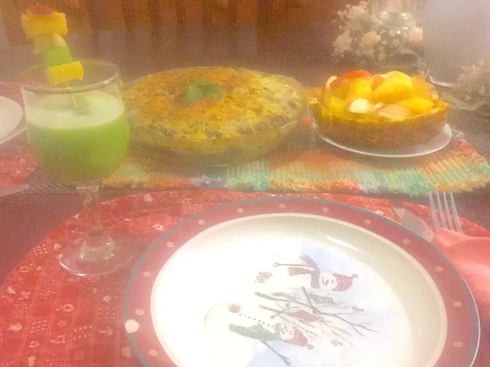 Snapdishの料理写真:Baked macaroni and ground beef. And home made fruit salad and home made fruit and vegetable juice. Yummy|wosuk2019さん