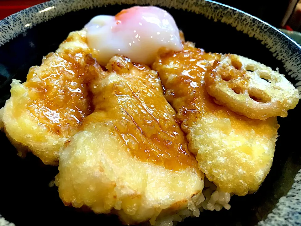 Snapdishの料理写真:厚切りとり天丼　半熟卵のせ|なお🅿️さん