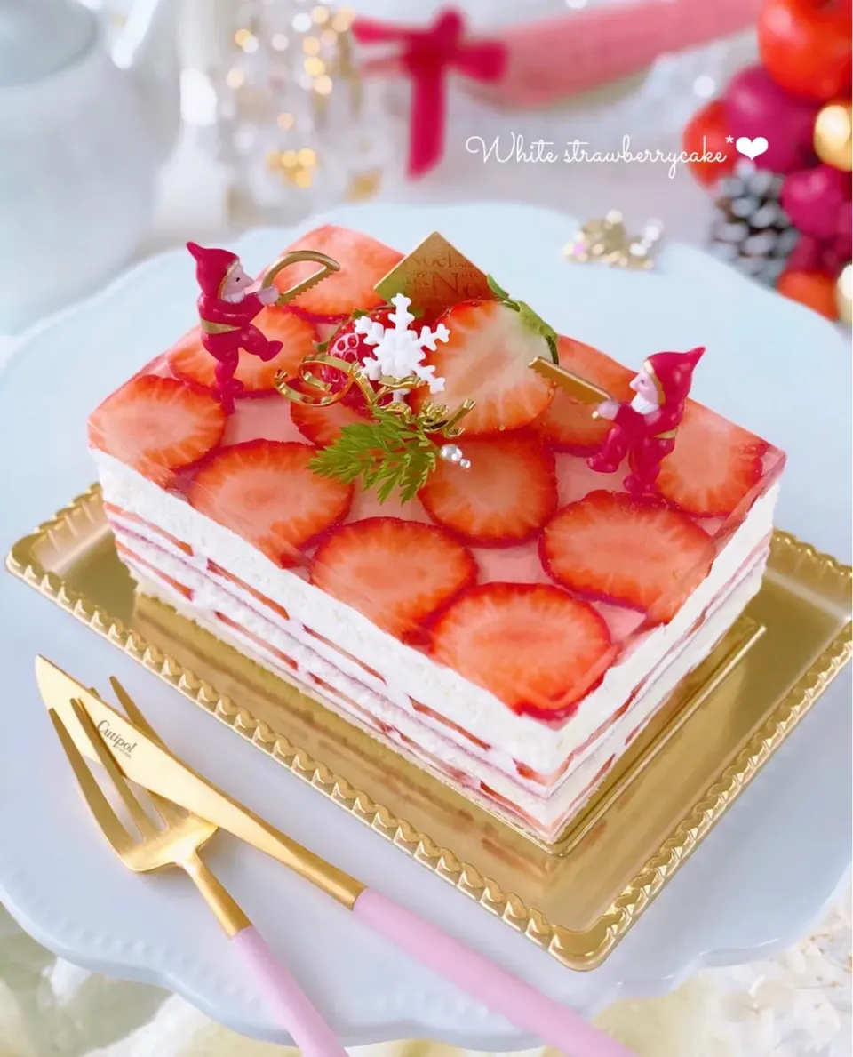 Snapdishの料理写真:ホワイトストロベリーケーキ🍓|もえさん