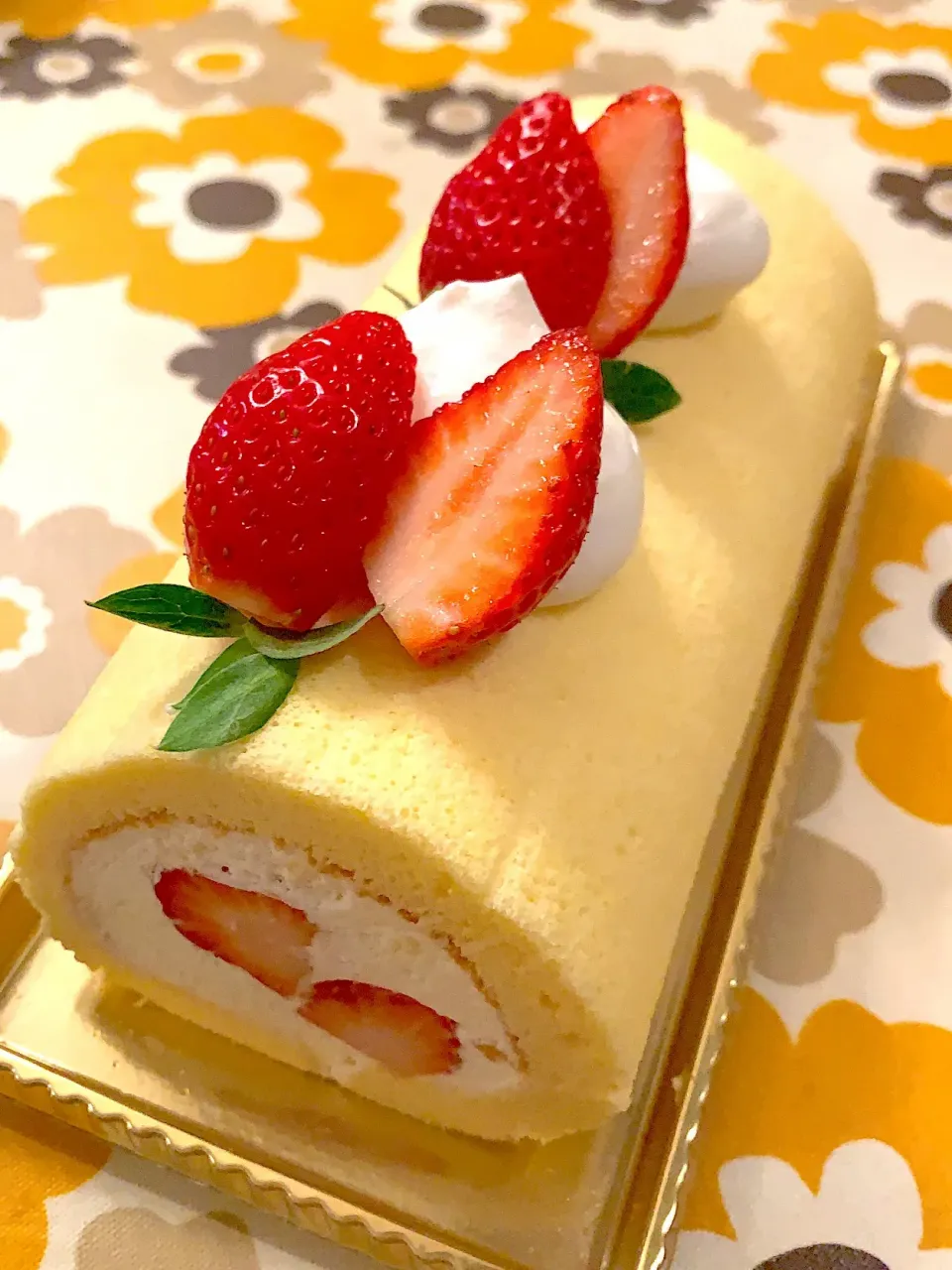 いちごロールケーキ|白さくさん