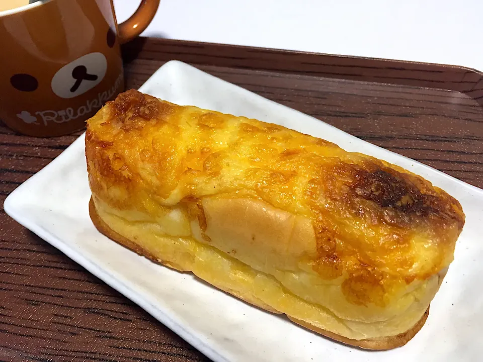 朝は、チーズブレッド🧀|Kojiさん