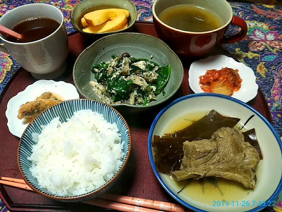 Snapdishの料理写真:よねばーばの朝ごはん
和風煮込みポーク
ほうれん草の白和え
とろろ昆布の味噌汁
キムチ、りんご、生姜ココア、
ご飯、|yoneばーばさん