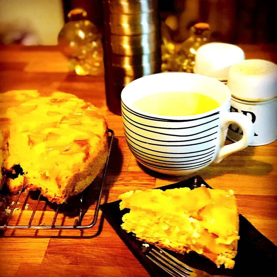 Enjoying My Morning Baking and Cooking Again Apple & Ginger Light Sponge Cake  with Freshly Made Peppered Leek & Potato Soup  #soup #fresh #chefemanuel #cake #a|Emanuel Hayashiさん