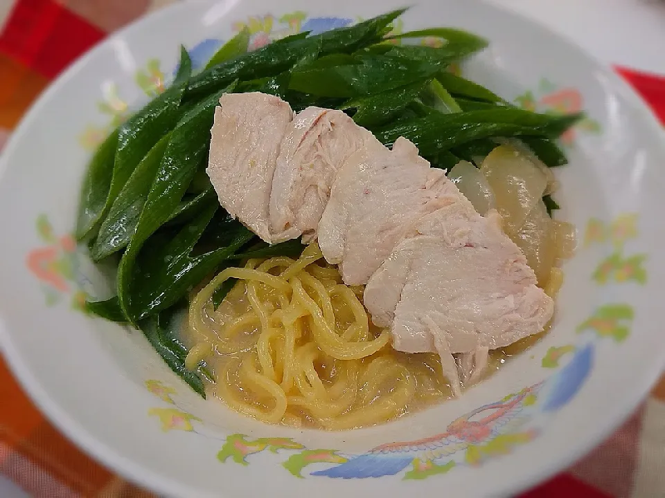 Snapdishの料理写真:鶏と九条ネギの豆乳白湯ラーメン|よっしー(=^ェ^=)さん