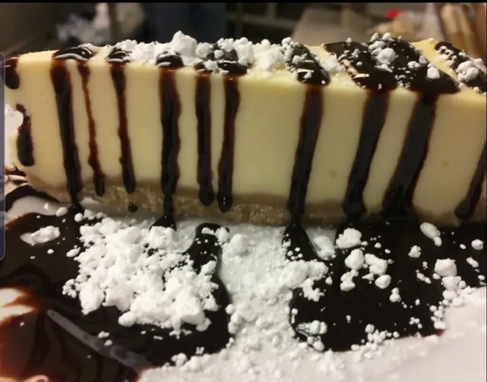 New York Cheese Cake Top  With Chocolate Sauce|Frank Ortizさん