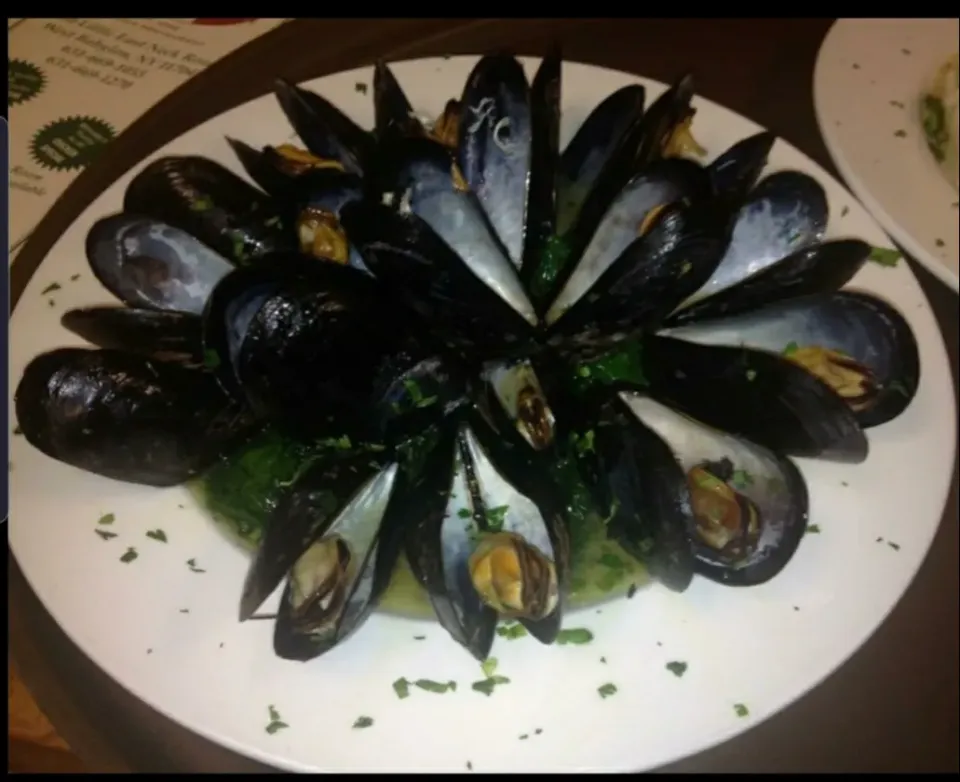 Fresh Mussels In White Wine Sauce|Frank Ortizさん