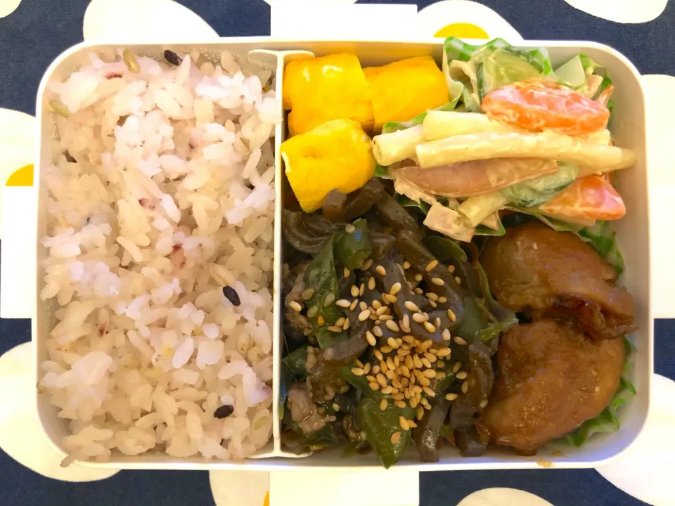 Snapdishの料理写真:牛肉の甘辛煮弁当|freeさん