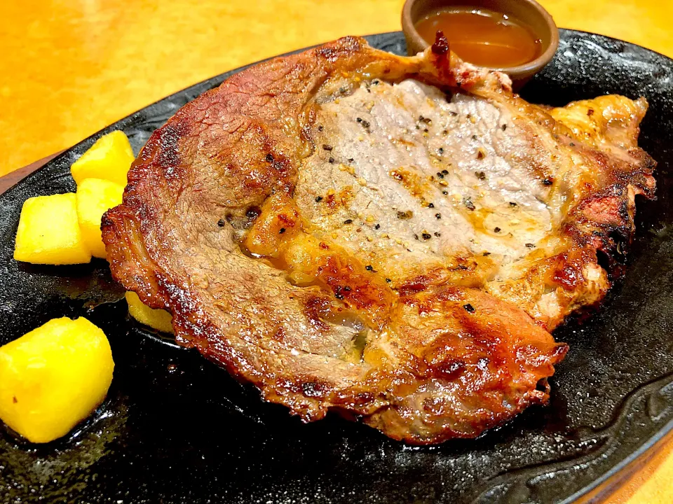 Snapdishの料理写真:リブロースステーキ🥩|ゆうじ.さん