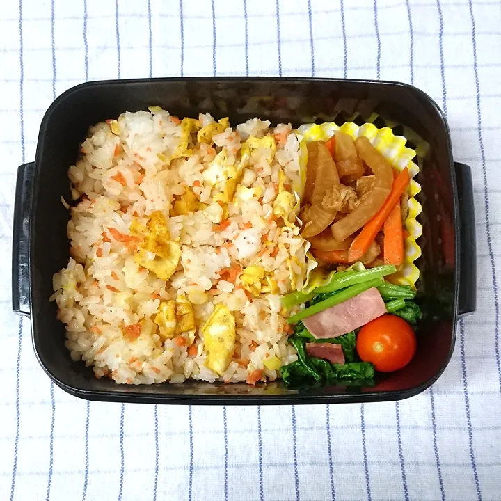 Snapdishの料理写真:鮭フレーク炒飯弁当|jun(・x・)さん