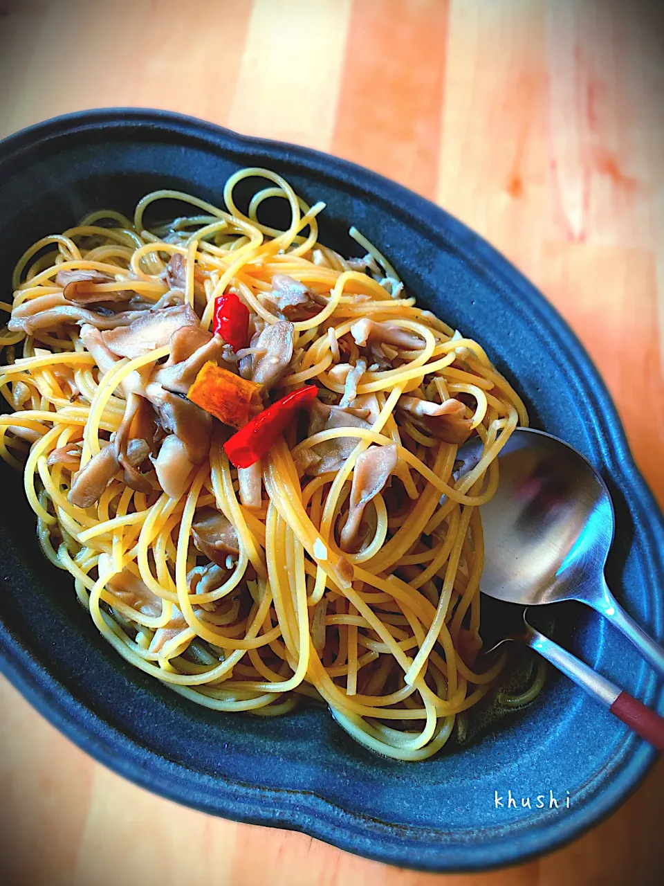 舞茸🍄とセミドライトマト🍅のアーリオオーリオ🌶|KOZUEさん