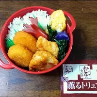 Snapdishの料理写真:タンドリーチキン
卵焼き
ほうれん草炒め
シャドークイーンサラダ
ウィンナー
コーンコロッケ
ごはん|にゃんず6さん