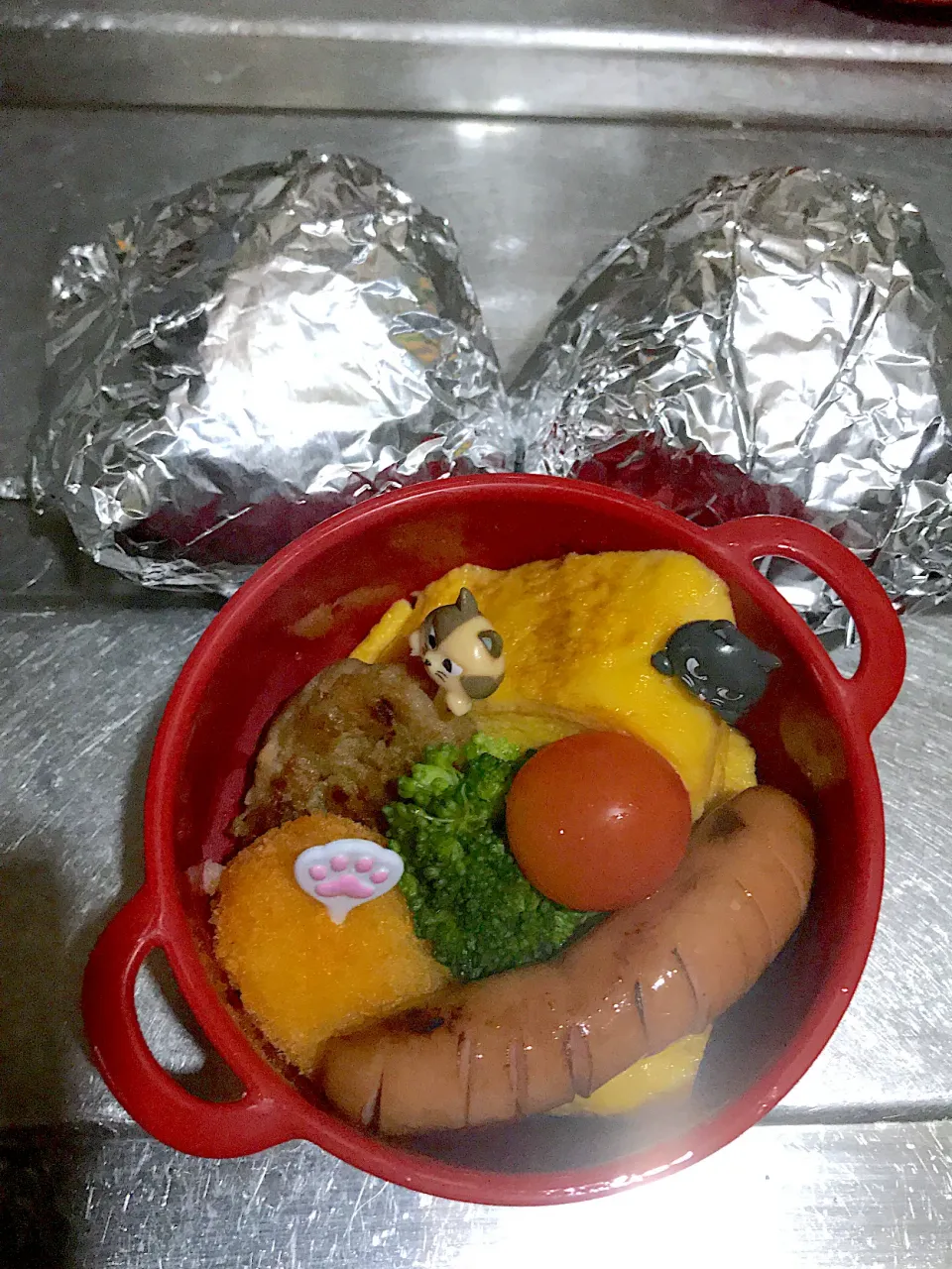 Snapdishの料理写真:タラコと梅干しのおにぎり弁当|こーやさん