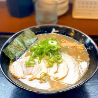 Snapdishの料理写真:とんこつラーメン|Yukitaka Nishidaさん