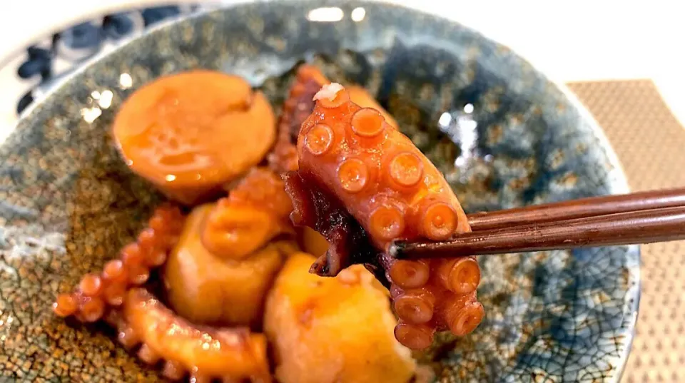 【タコと里芋の煮物】ねっとりとろりな里芋がタコの旨味を吸って美味しいよね🐙❤️YouTubeギョニソのニックTV|ヨッチャンさん