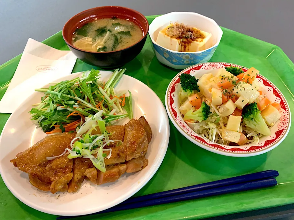 若鶏の山椒焼、冷奴、ポテトとブロッコリーのサラダ、味噌汁|Tadahiko Watanabeさん